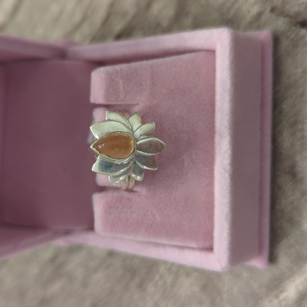 NWT 925 Silver and Genuine Citrine Lotus Ring size 5 - Picture 3 of 4